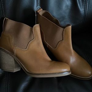 Gorgeous new short caramel  leather Aldo short cowboy 🤠 boot scallop 38.5 (8)